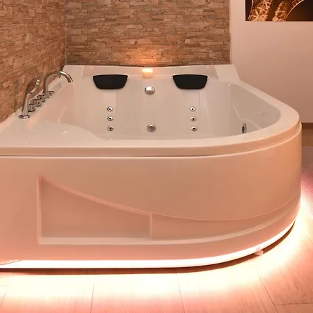 La Perla & Couette-café 4*