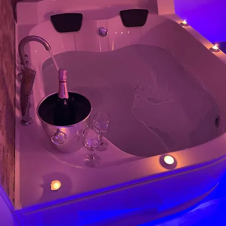 לינה וארוחת בוקר La Perla & 4*