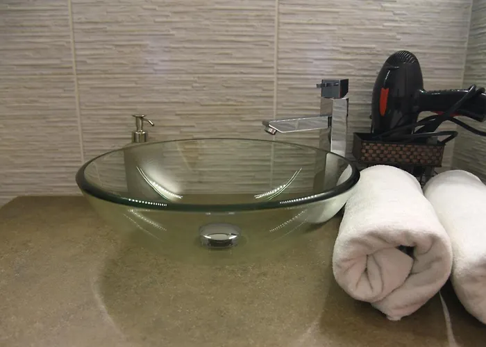 La Perla & Nocleg ze śniadaniem 3*